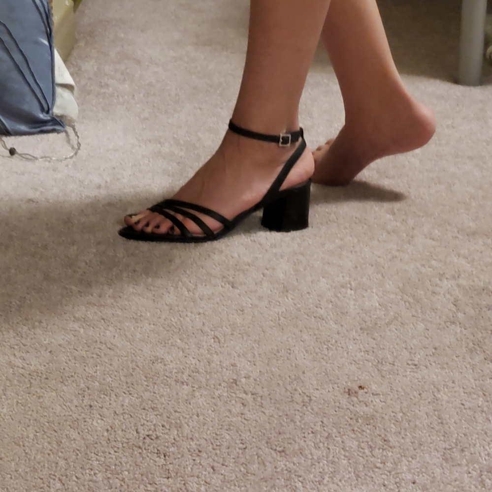 NEW BLACK LEATHER OPEN TOED SANDELS W/ BLOCK HEEL